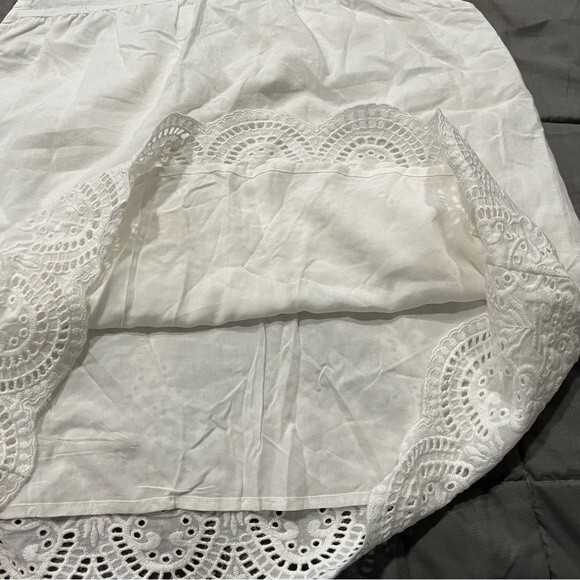 NWT Gilli White Eyelet Sleeveless Pintucked Blouse Size XS - Picture 7 of 8